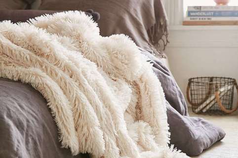 17-outrageously-cozy-throws-to-snuggle-up-with-2-7829-1525730436-0_dblbig